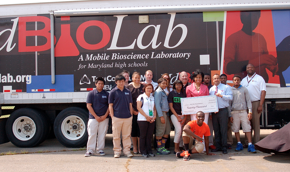MdBioLab staff, AT&T's LaTara Harris and students from Frederick Douglass in front of MdBioLab during the $20,000 check presentation.