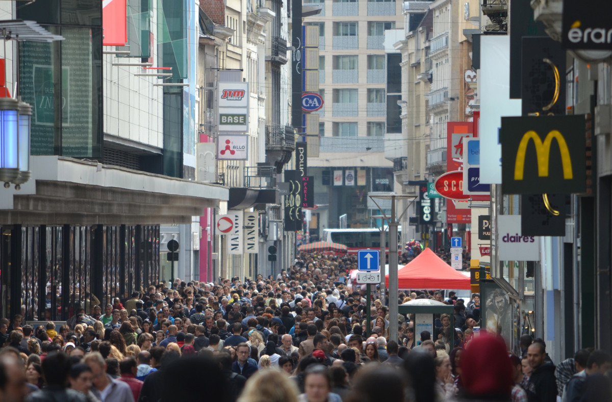 Equity crowdfunding allows startups to sell shares to the crowd.