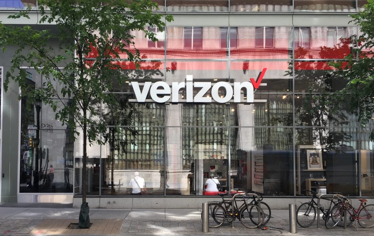 A Verizon storefront.