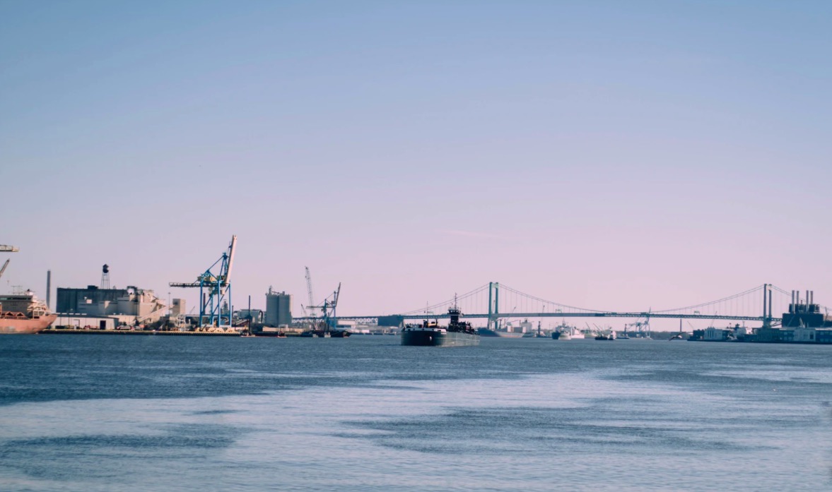 photo of delaware river with the bridge in the backkground