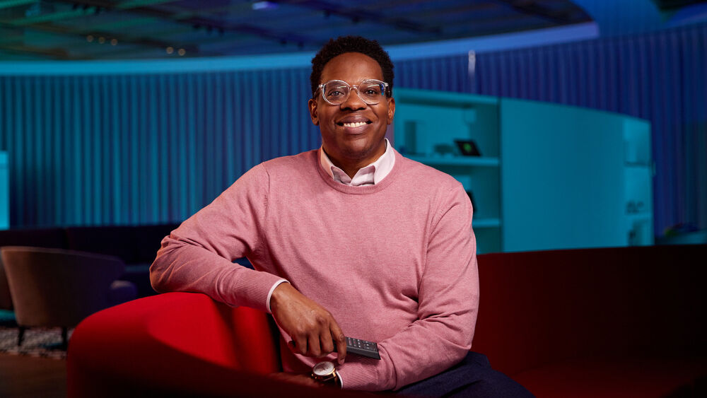 Oluseyi Akinnaso headshot.