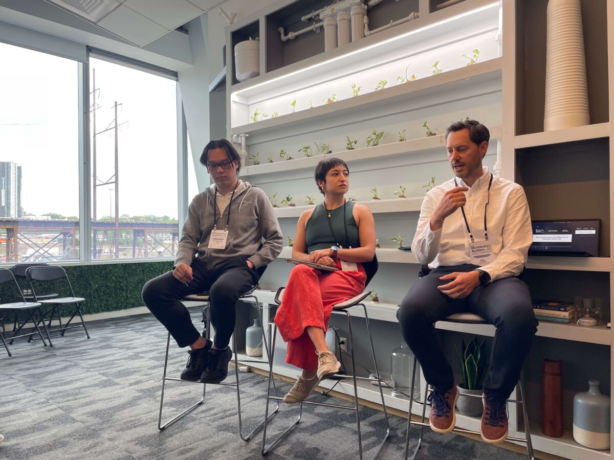 How founders can turn conference networking into customers, partners and peer support