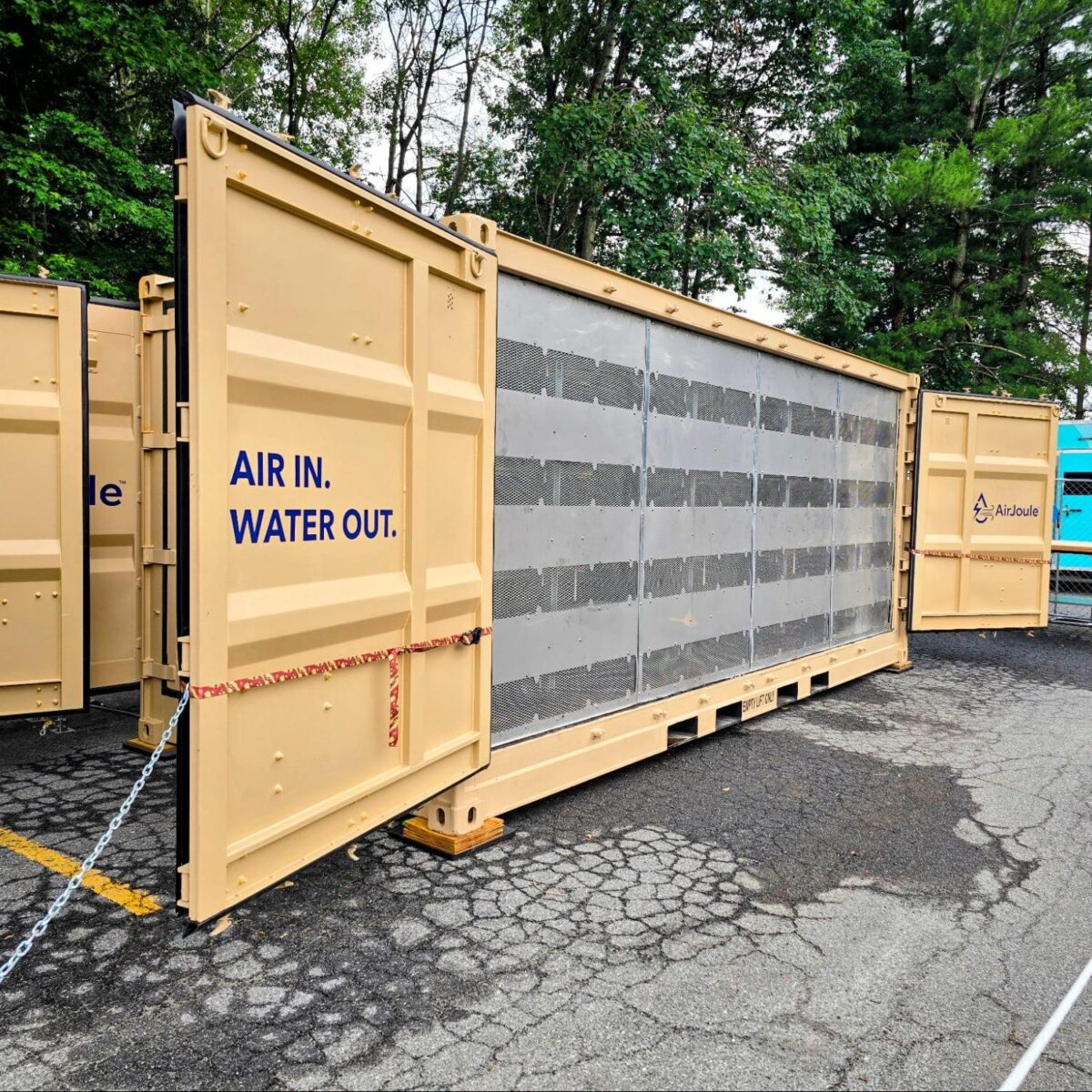 This machine in Delaware turns data center heat into water