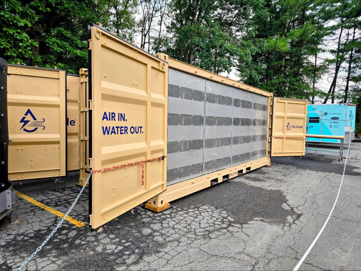 This machine in Delaware turns data center heat into water